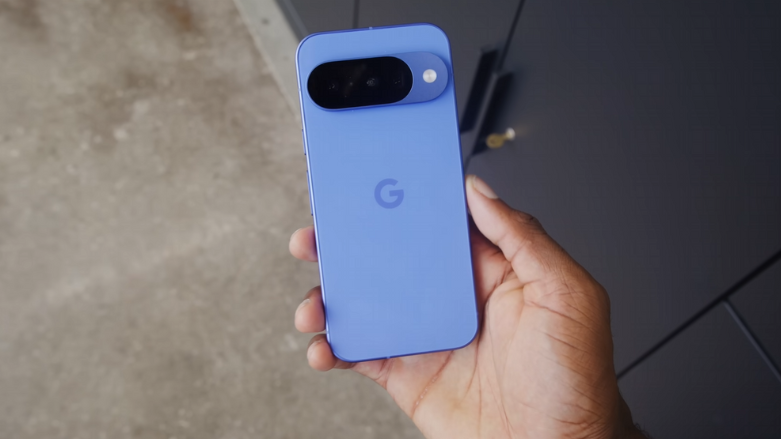 Pixel 10 सीरीज गूगल का फर्स्ट इम्प्रेशन साफ है डिज़ाइन बिल्ड क्वालिटी को और ऊपर ले गया है।
